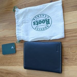 Roots Passport billfold genuine leather